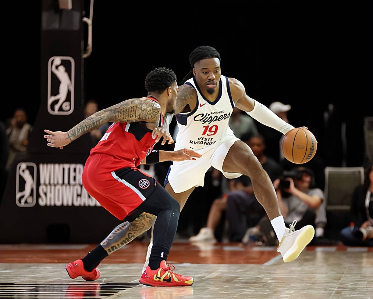 清晨洛杉矶快船调整名单以备NBA常规赛，状态回暖环节打磨，信心回归，球队文化再被提及的简单介绍