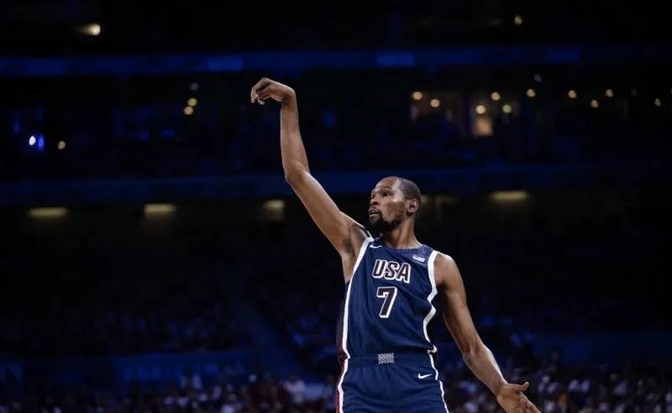 浓眉哥在塞尔维亚队比赛中大胜,连败引发热议的是谁 浓眉哥在塞尔维亚队比赛中大胜,连败引发热议的是谁