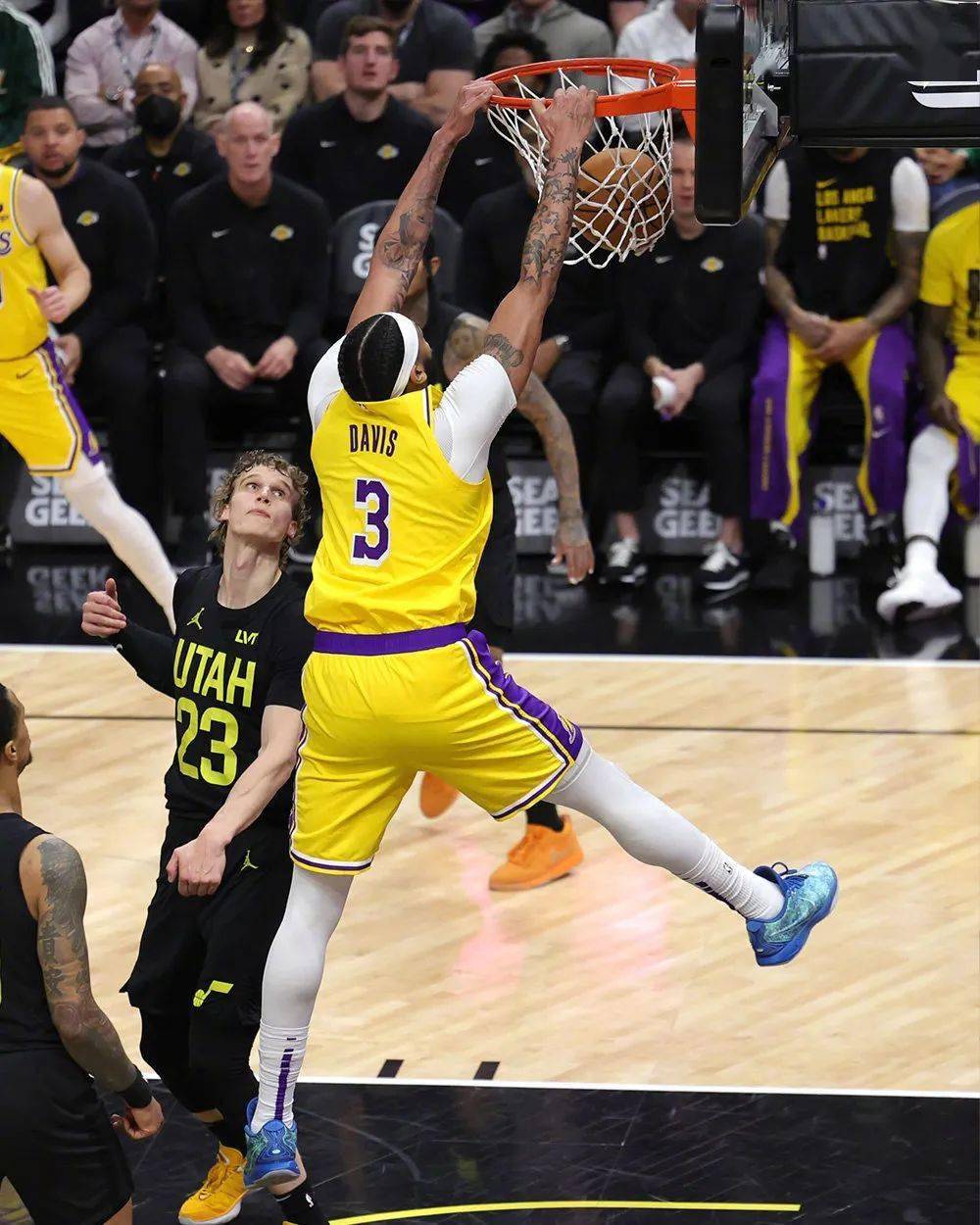 开云体育-浓眉哥迎来七赛季高光表现，老鹰球迷沸腾！的简单介绍