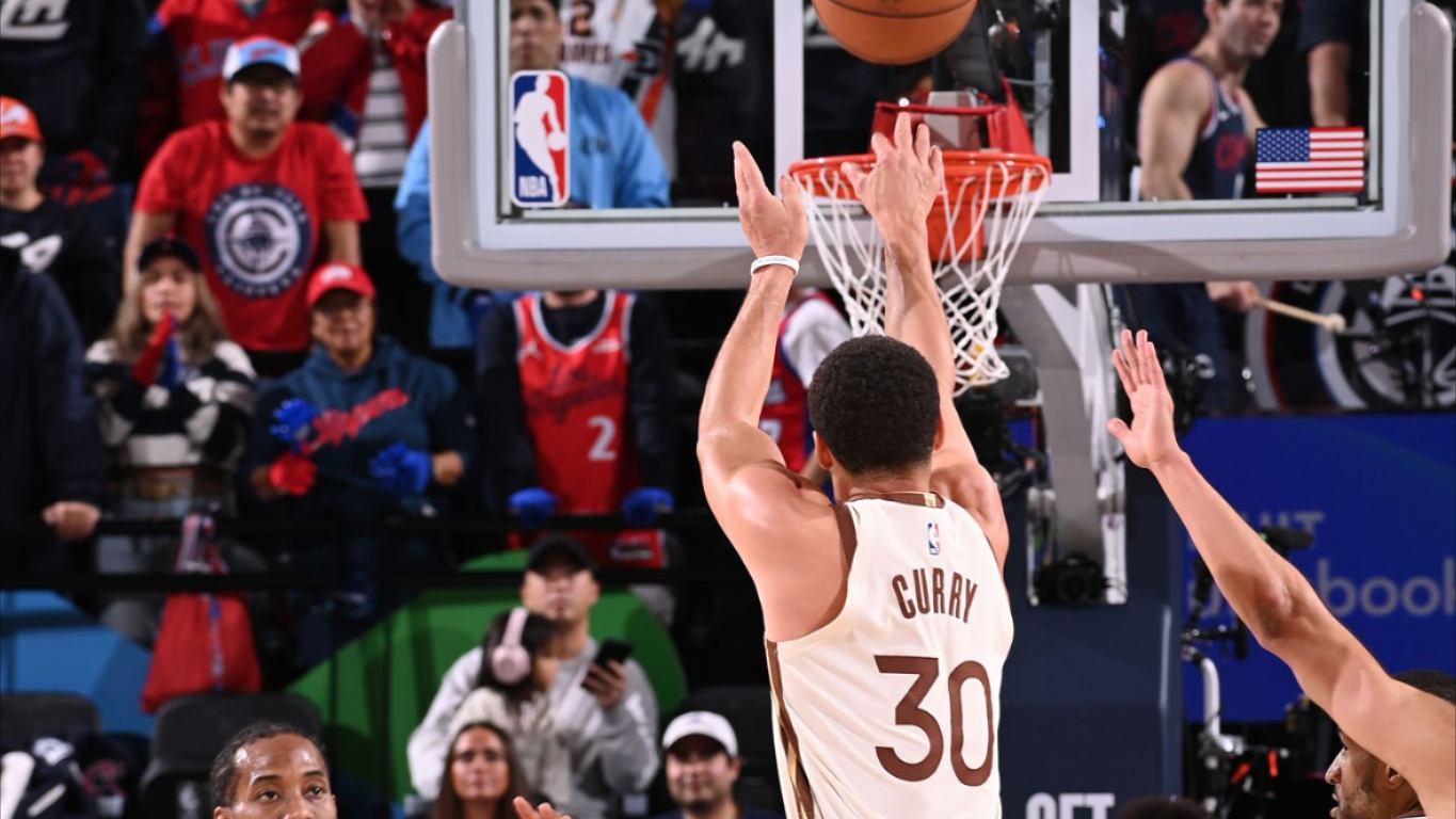 KAIYUN-包含巴特勒巅峰对决，库里与40激战瑞士队分钟，出色防守胜负难料！的词条